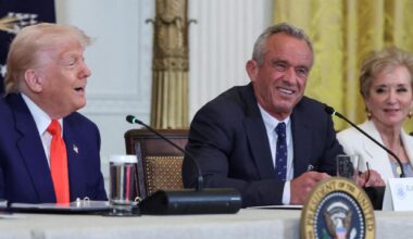 Trump: “Le case farmaceutiche mostrino i dati sui vaccini contro il Covid” - la Repubblica