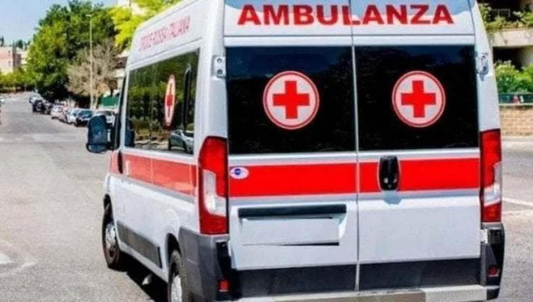 Rovigo, mamma e figlio di 7 anni travolti mentre attraversano la strada in bici: il bimbo è grave - la Repubblica