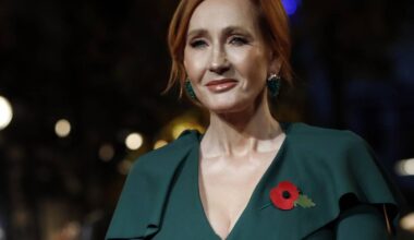 "È ignorante". È scontro frontale tra JK Rowling ed Emma Watson sul tema trans