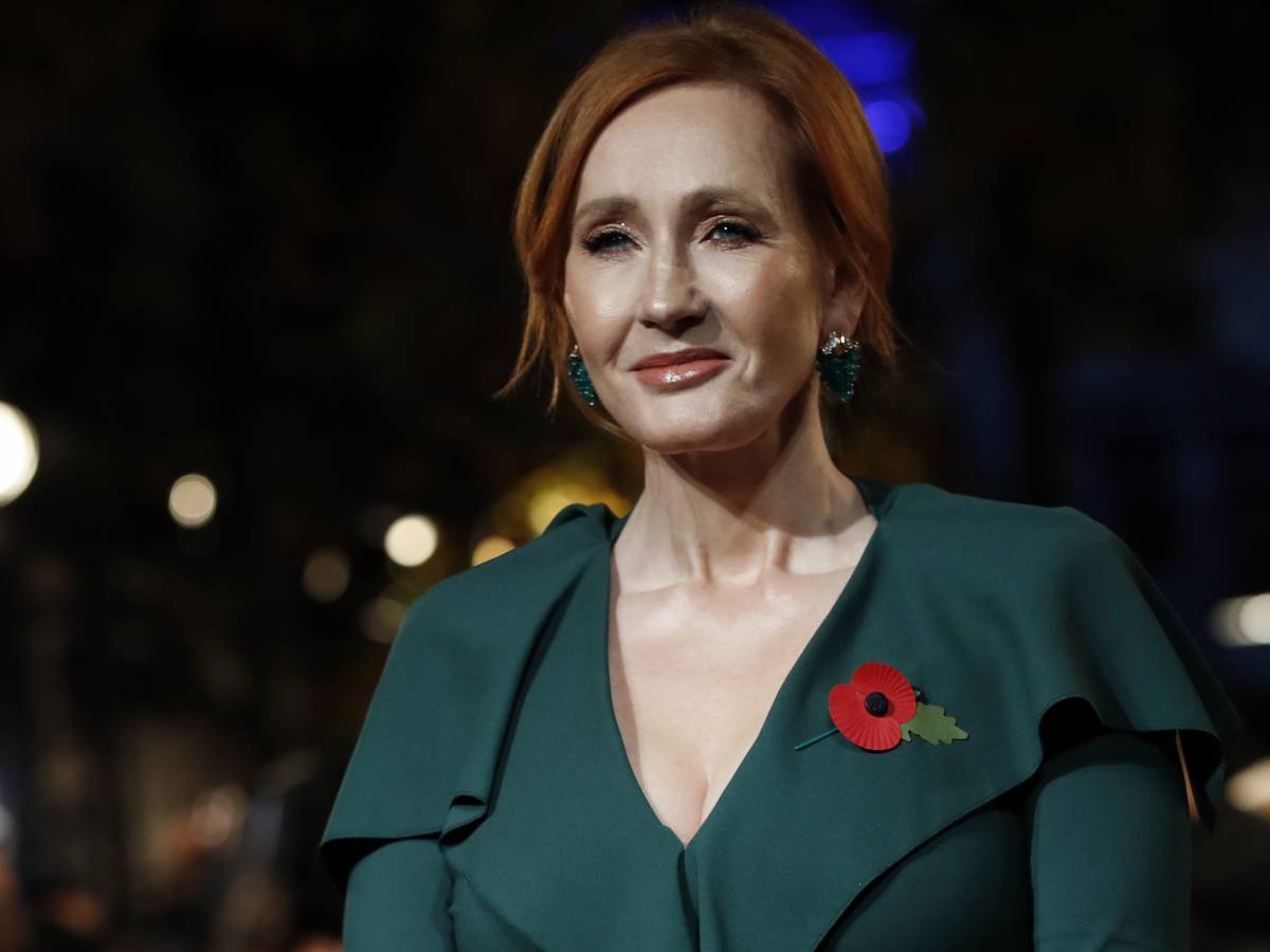 "È ignorante". È scontro frontale tra JK Rowling ed Emma Watson sul tema trans