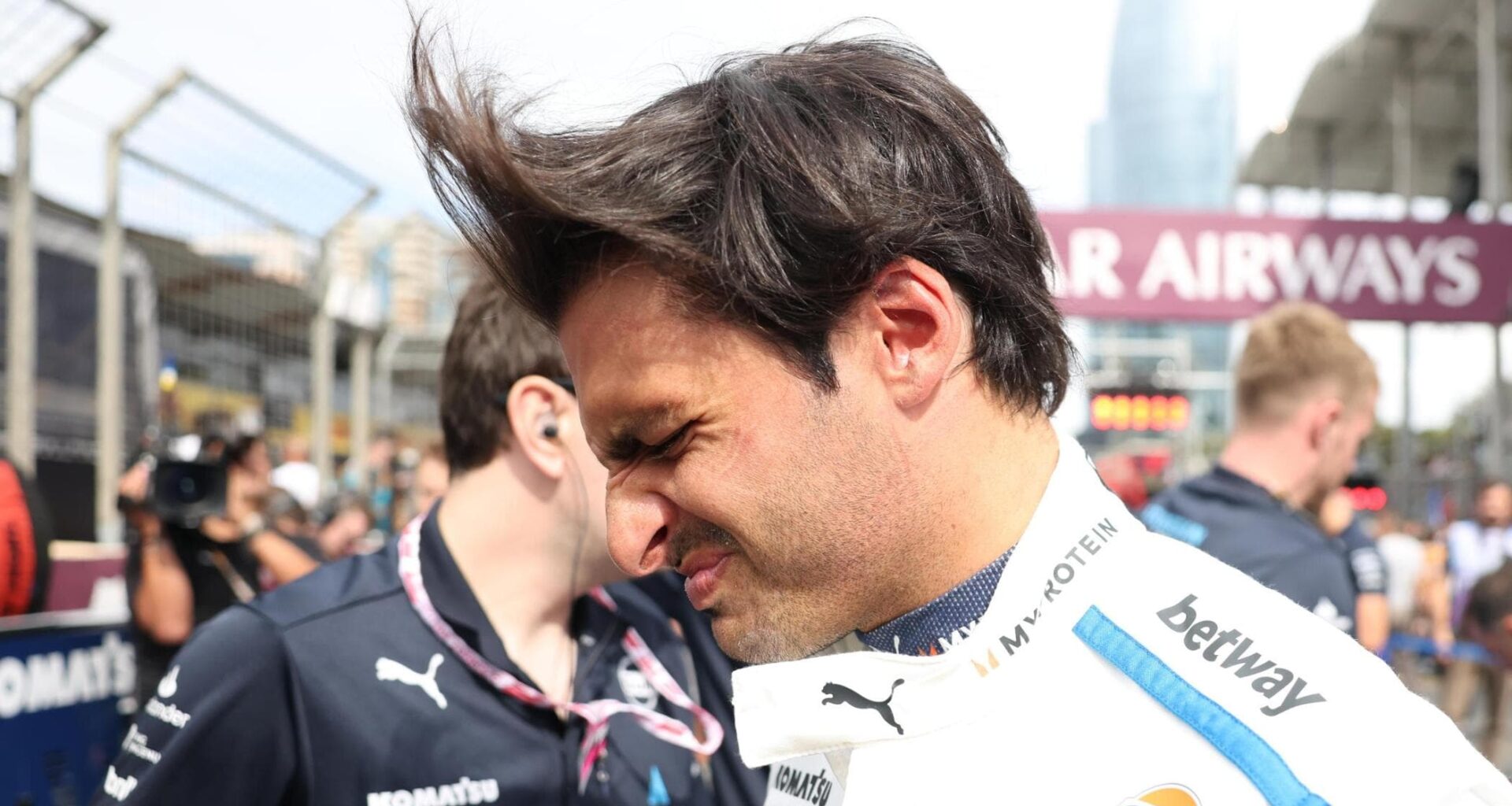 Sainz autista, Leclerc passeggero su un van in giro per la notte: “Nostro aereo per Nizza deviato” - la Repubblica