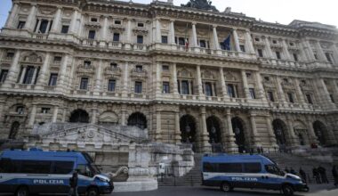 Danneggia l’auto di un collega, licenziato. Ma la Cassazione dice no