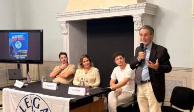 “Col ca...che vannaccizziamo la Lega”. Applausi per Fontana al congresso dei giovani militanti