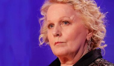 Katia Ricciarelli gela Alex Baudo: "Le palle sono tante, non voglio rispondere"