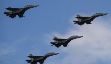 Usa-Venezuela, tensione altissima: Maduro manda i caccia sopra le navi militari inviate da Trump - la Repubblica