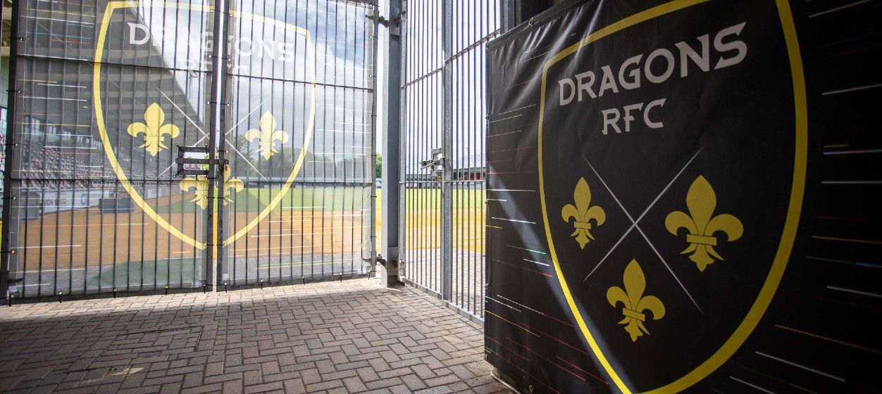 DragonsGalles, Dragons in guerra con la WRU: