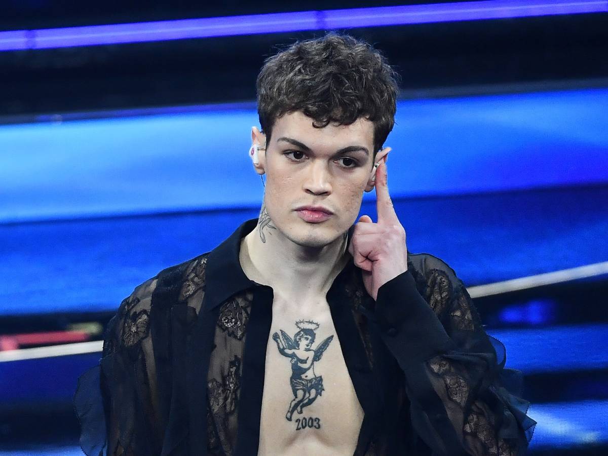 Blanco salta gli eventi di RTL, l'annuncio a sorpresa sui social network: "Problemi di salute"