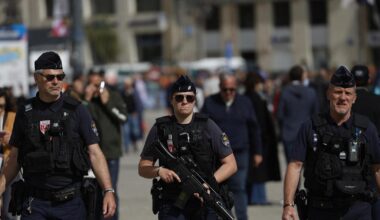 Marsiglia, aggressore con coltello ferisce passanti: ucciso
