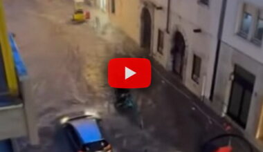 Temporale fortissimo a Trieste, le strade della città si trasformano in fiumi; il Video