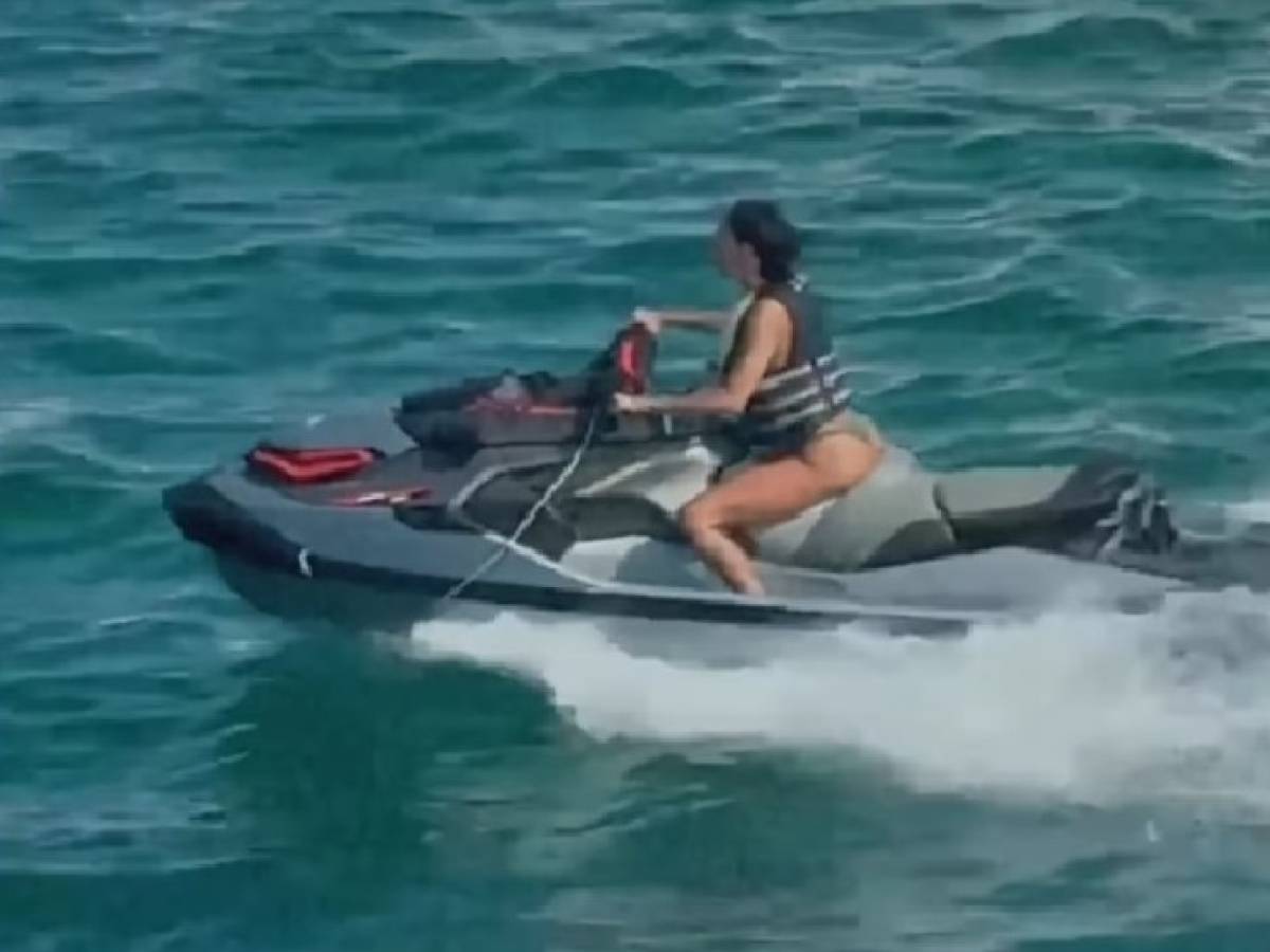 Belen nell'occhio del ciclone, rabbia per il video sulla moto d'acqua: cosa è successo