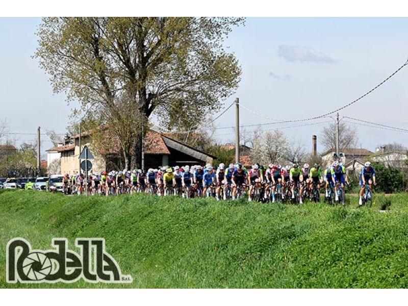 GIRO DEL FRIULI. LA PRIMA E' DI MANENTI CHE AL FOTOFINISH SUPERA UMBA