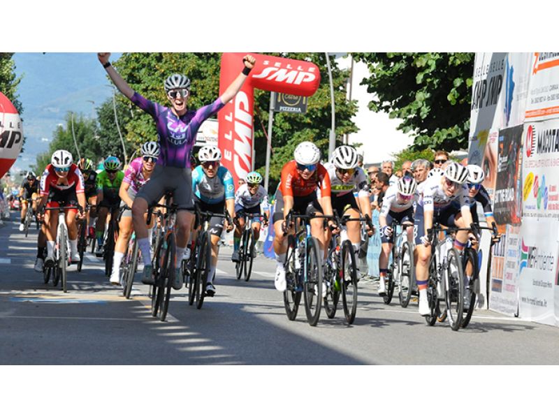 GIRO DI TOSCANA. EMMA JEFFERS SI PRENDE TAPPA E MAGLIA