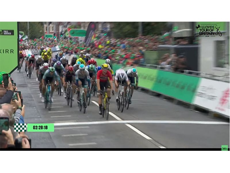 TOUR OF BRITAIN. KOOIJ COLPISCE ANCORA CON ZAMBANINI QUARTO. LA CORSA E' DI GREGOIRE