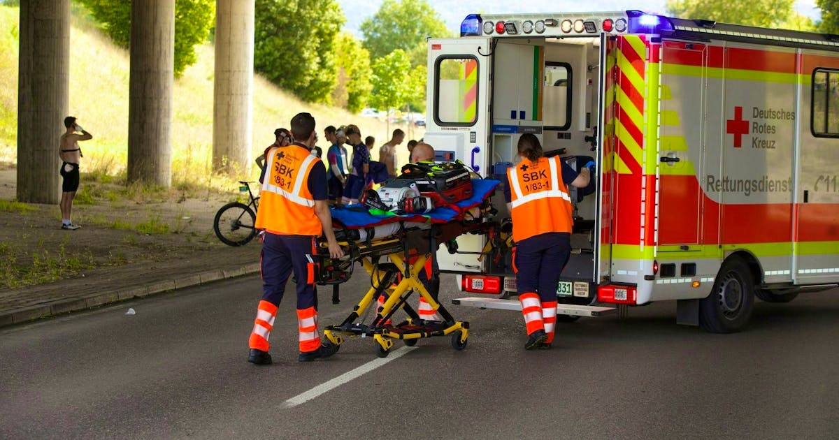 Ecco il video: Maxi-incidente in gara, 100 ciclisti feriti in Germania