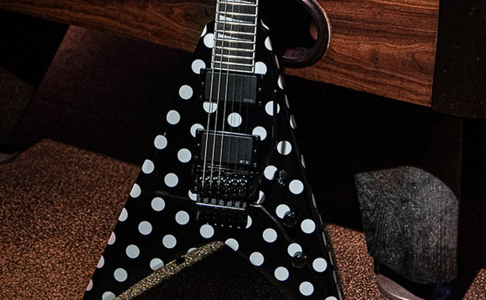 Jackson e Phil Demmel omaggiano Randy Rhoads con la nuova Polka-Dot King V