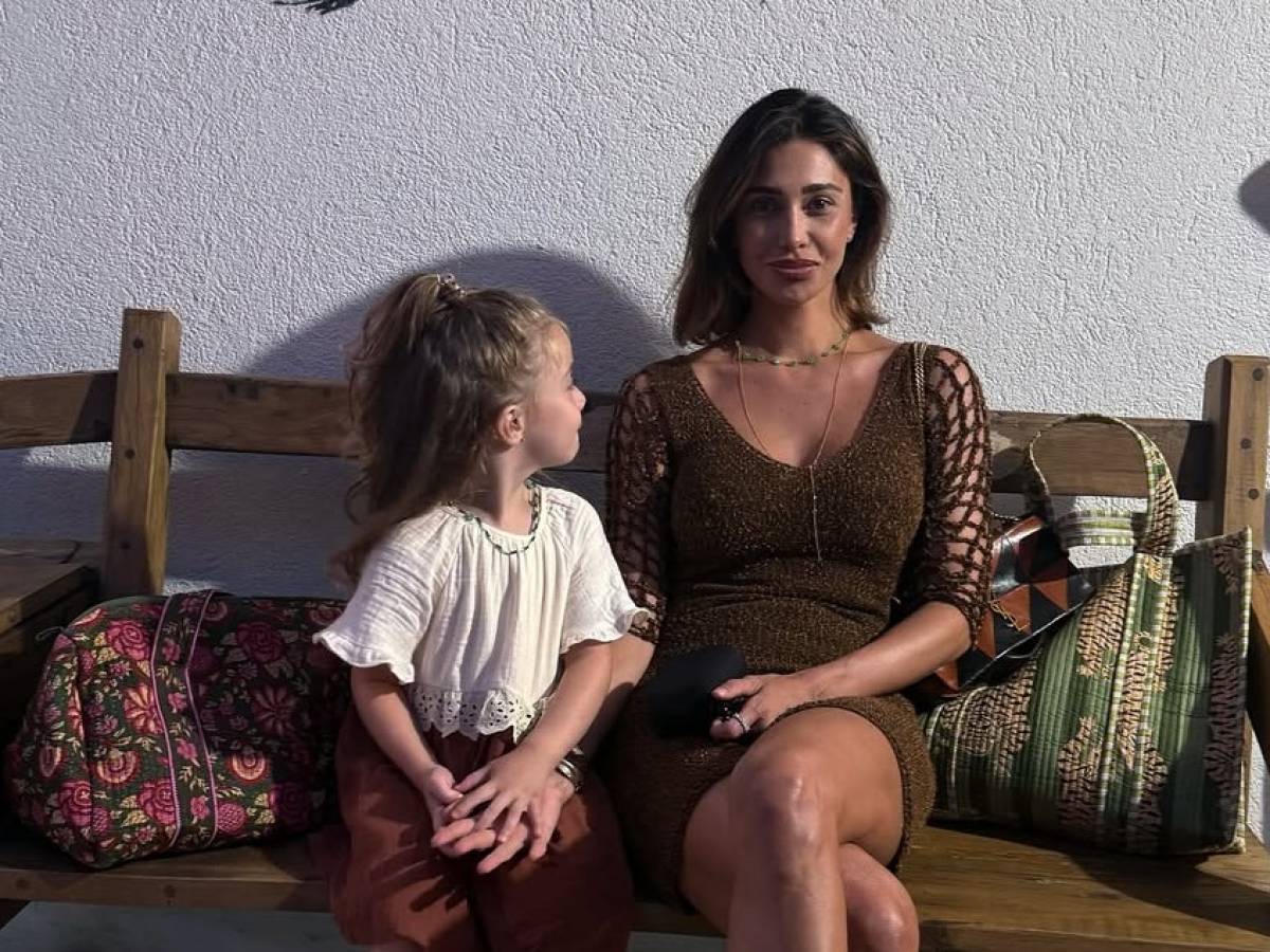 Belen, sceneggiata davanti ai fotografi: "Furiosa per le foto con Luna Marì"