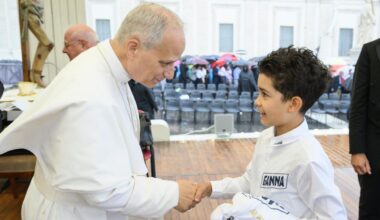 PAPA LEONE XIV INCONTRA LA SQUADRA GANNA IN VATICANO
