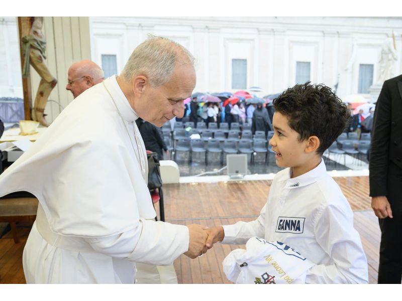PAPA LEONE XIV INCONTRA LA SQUADRA GANNA IN VATICANO