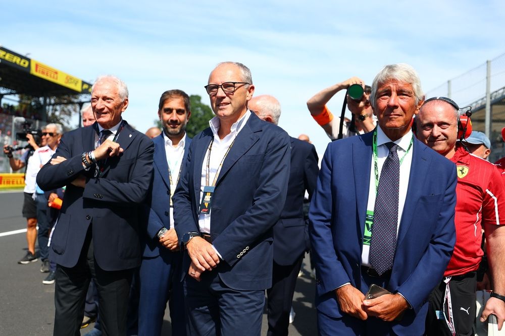 Stefano Domenicali, CEO del Gruppo Formula Uno, sulla griglia di partenza con i VIP.