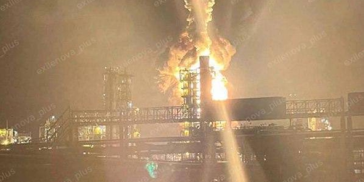 L'Ucraina ha attaccato coi droni una delle principali raffinerie di petrolio russe, vicino a San Pietroburgo