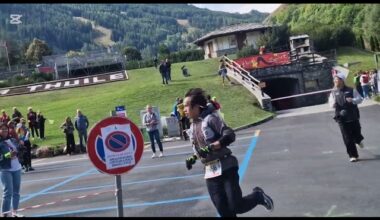 grande bagarre in testa, 30 atleti racchiusi in 7 minuti a La Thuile