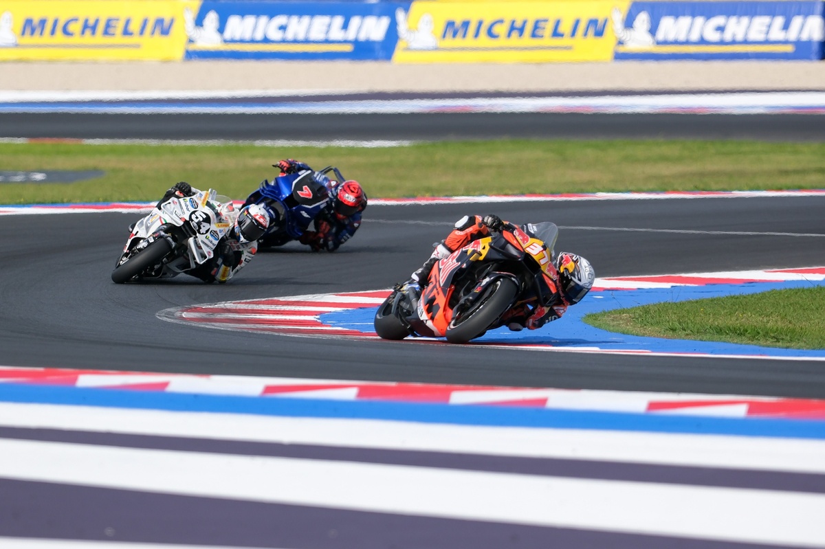 Acosta: “KTM deve migliorare. 3 catene in un weekend è troppo”