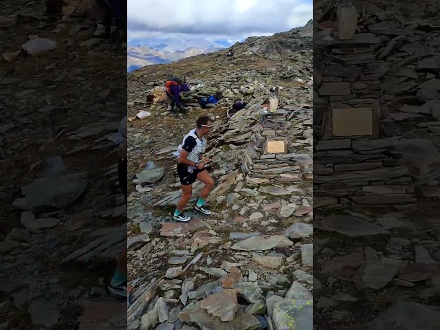 Franco Collé comanda al col de la Crosatie seguito da Corneliu Buliga, Florian Grasel e Jiajiu Zhao