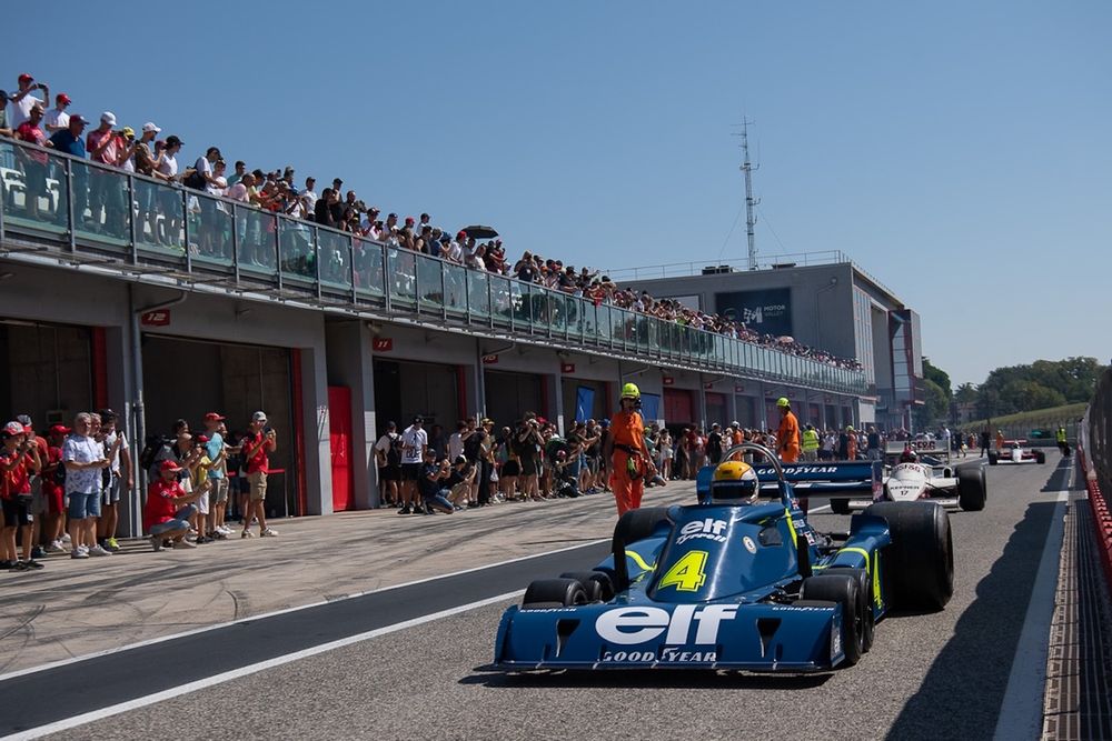 Historic Minardi Day 2025: Pierluigi Martini sulla Tyrrell P34 a sei ruote