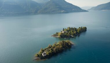 Circondato dalla natura, un rifugio di design vista lago
