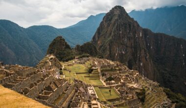 Una protesta sta bloccando centinaia di turisti a Machu Picchu