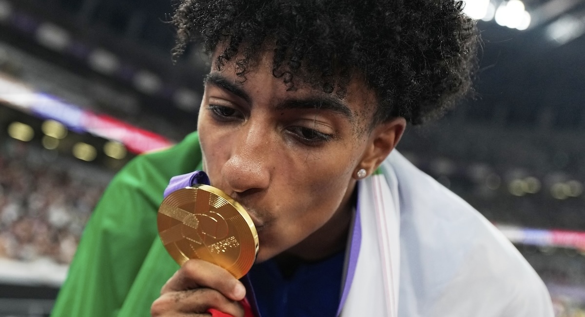 Mattia Furlani ha vinto l'oro nel salto in lungo ai Mondiali di atletica