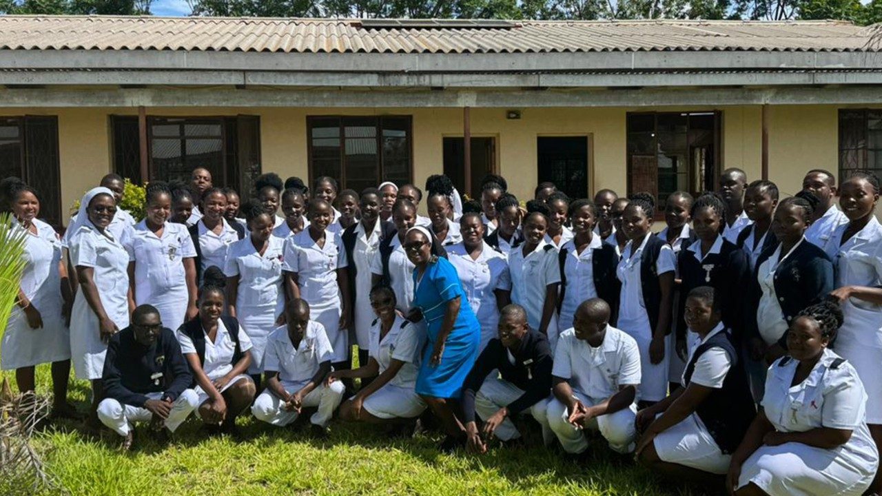 Zimbabwe, l'impegno delle suore domenicane nella formazione dei giovani infermieri