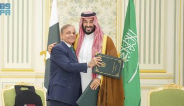 Pakistan e Arabia Saudita hanno firmato un accordo di difesa per cui un attacco a uno dei due sarà considerato un attacco a entrambi