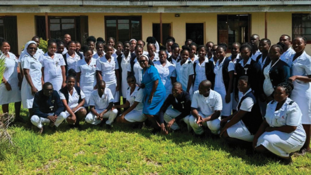 Zimbabwe, l'impegno delle suore domenicane missionarie nella formazione di infermieri