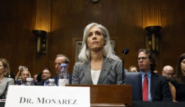 L’ex capo dei Cdc Usa va in Senato e frigna Il risultato? Uno spot per Kennedy