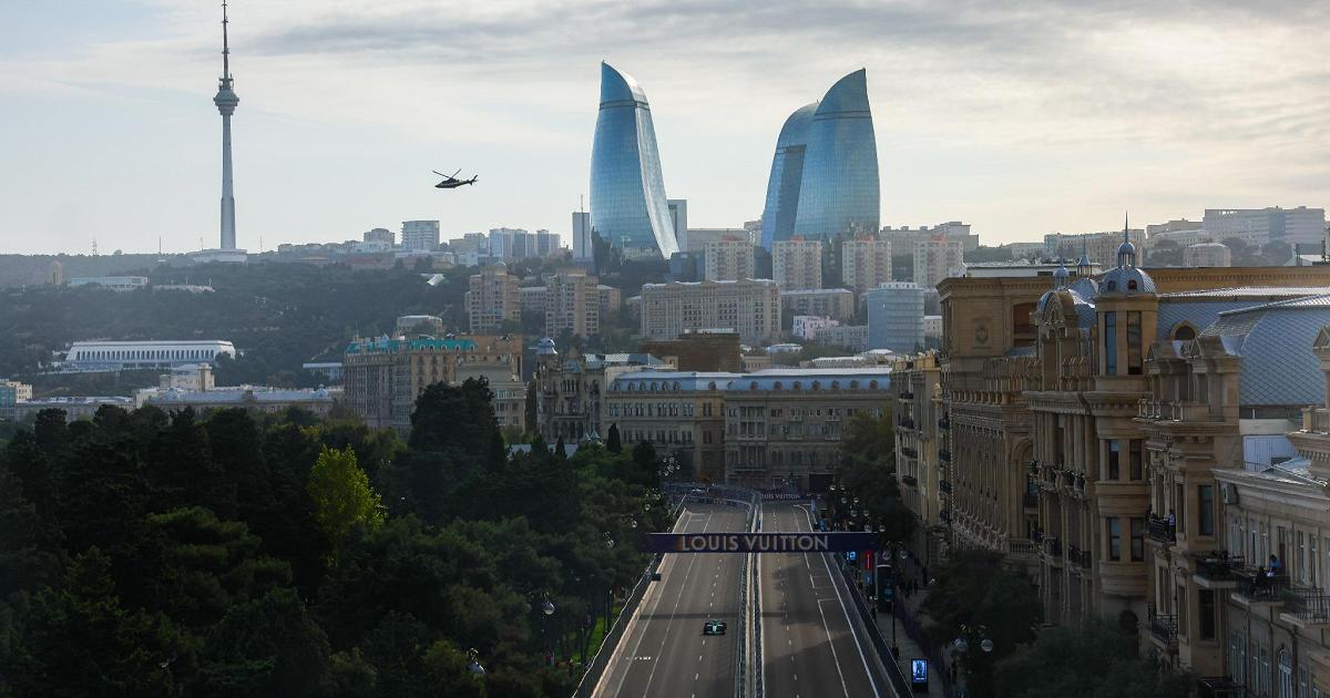 F1, GP dell'Azerbaijan: doppietta Ferrari nelle seconde libere, Hamilton primo davanti a Leclerc