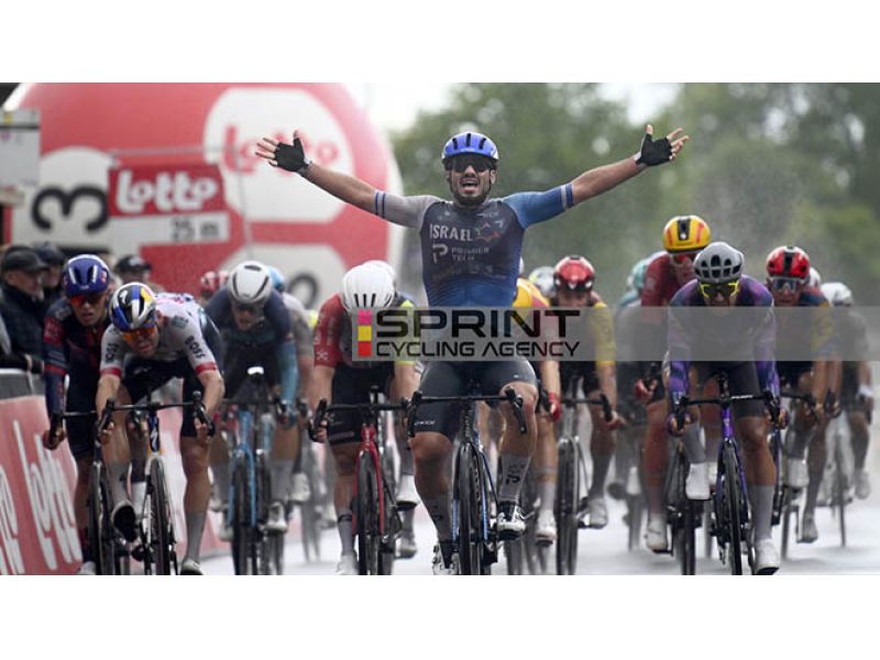 GOOIKSE PIJL. KOGUT METTE IN FILA LE RUOTE VELOCI
