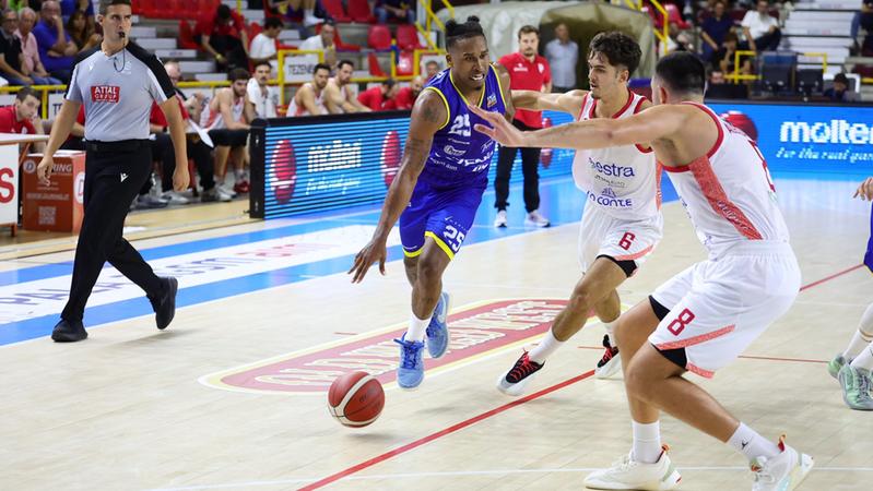 La Tezenis fatica ma all'esordio trova la prima vittoria stagionale