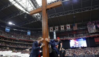 L’America abbraccia Kirk: in 200.000 all’addio