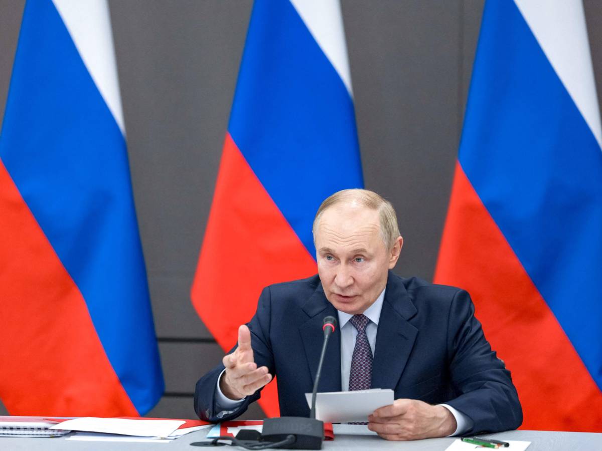Putin: "Possiamo rispondere a qualsiasi minaccia". Tusk: "Abbatteremo velivoli che violano i confini" | Diretta