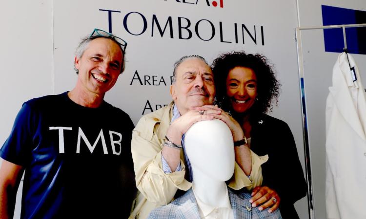 Tolentino, il "King dei Paparazzi" Rino Barillari veste Tombolini: in visita con Guido Picchio allo store (FOTO)