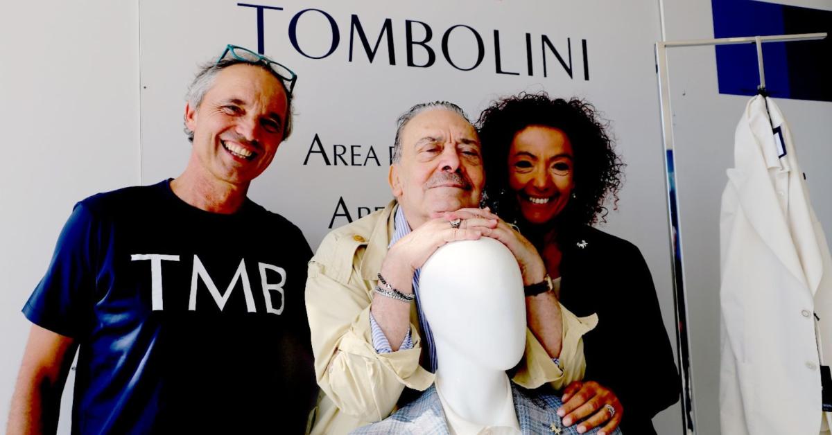 Tolentino, il "King dei Paparazzi" Rino Barillari veste Tombolini: in visita con Guido Picchio allo store (FOTO) - Picchio News