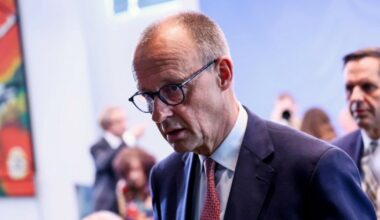 Prestito Ucraina 140 miliardi garantito da asset russi congelati: il piano Merz