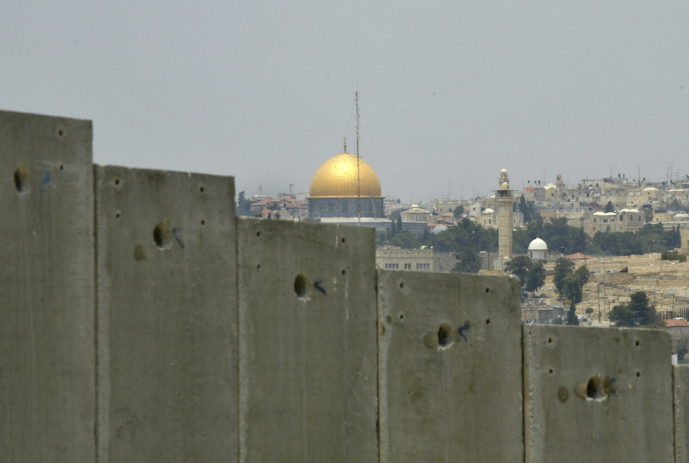 Gerusalemme e il muro di separazione costruito da Israele in Cisgiordania 