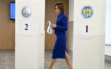 CHISINAU, MOLDOVA – SEPTEMBER 28, 2025: Maia Sandu, President of Moldova, casts her ballot at a polling station in Chisinau during the 2025 parliamentary election in Chisinau, Moldova, on September 28, 2025. Moldovans vote today to elect 101 members of parliament for a four-year term. (Photo by Artur Widak/NurPhoto)