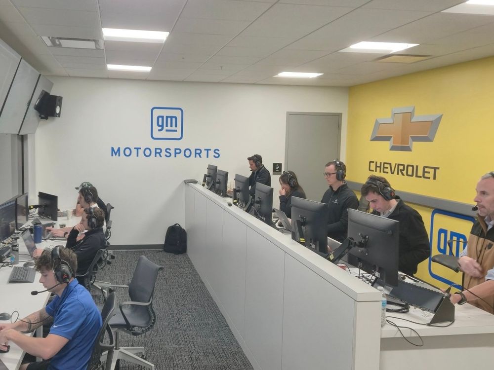 La stanza della sede di Charlotte da cui si segue il lavoro al simulatore e che ha agito da garage remoto nei weekend di gara simulati