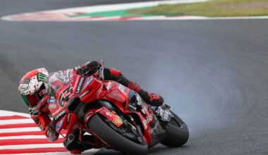 Le fumate di Bagnaia nello scarico dal recuperatore dell'olio