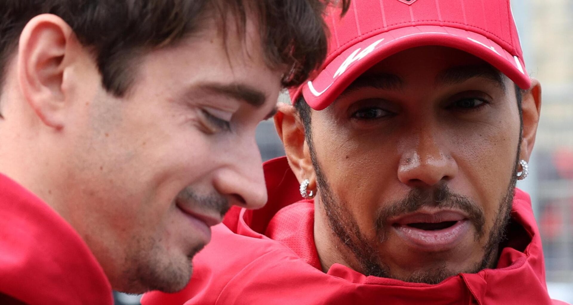Leclerc e l’attrito in pista con Hamilton: “Ha fatto una scelta stupida” - la Repubblica