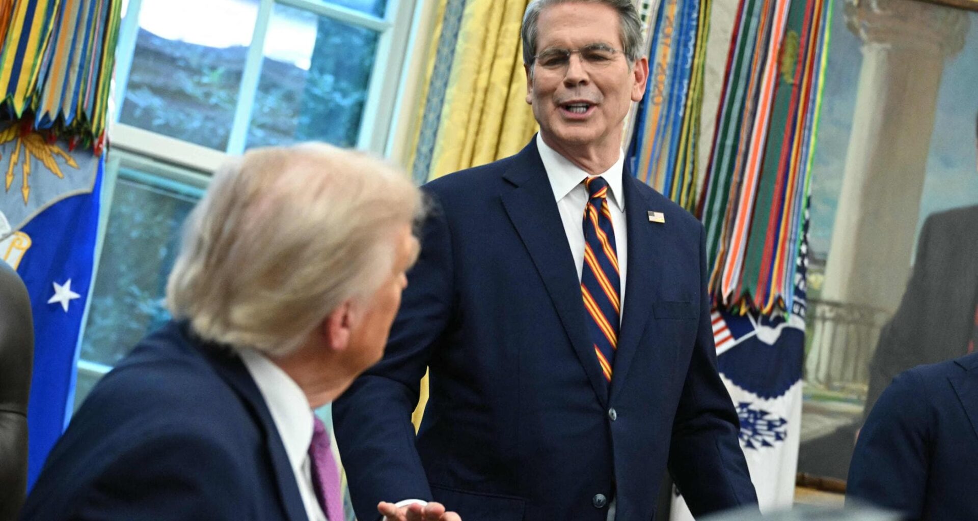 I dazi tormentano Trump e fanno litigare i suoi. Dal rischio rimborso alla lite fra Bessent e Pulte - la Repubblica