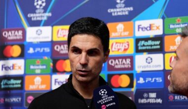 Mikel Arteta, manager dell'Arsenal, parla con i media